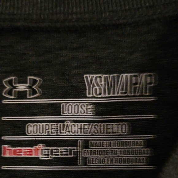 EUC Youth Under Armour Gray Loose Fit T-Shirt Feat. Batman - Picture 2 of 4